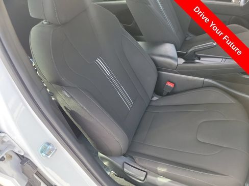 Used 2025 Hyundai Elantra Sport FWD image 19