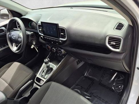 Certified 2025 Hyundai Venue SE FWD image 19