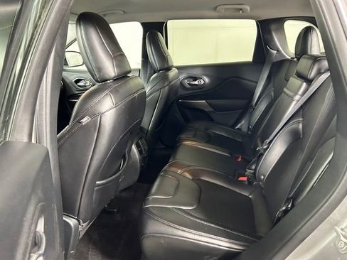 Used 2019 Jeep Cherokee Latitude Plus w/ Comfort/Convenience Group image 26