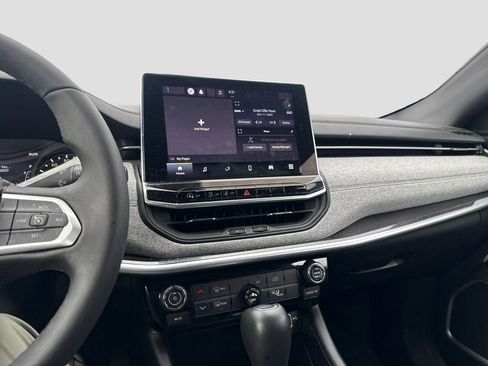 Used 2023 Jeep Compass Latitude image 17