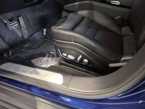 Used 2020 Porsche Panamera RWD image 18