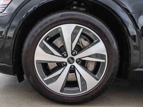 Used 2024 Audi Q8 e-tron Premium Plus image 14