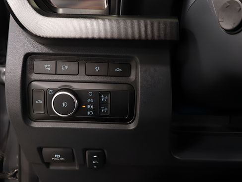Used 2023 Ford F250 Platinum AWD/4WD image 19