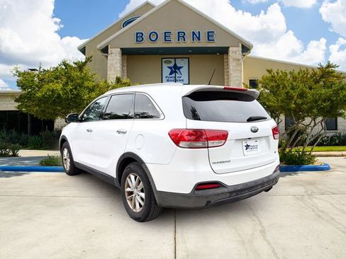 Used 2017 Kia Sorento LX FWD image 3