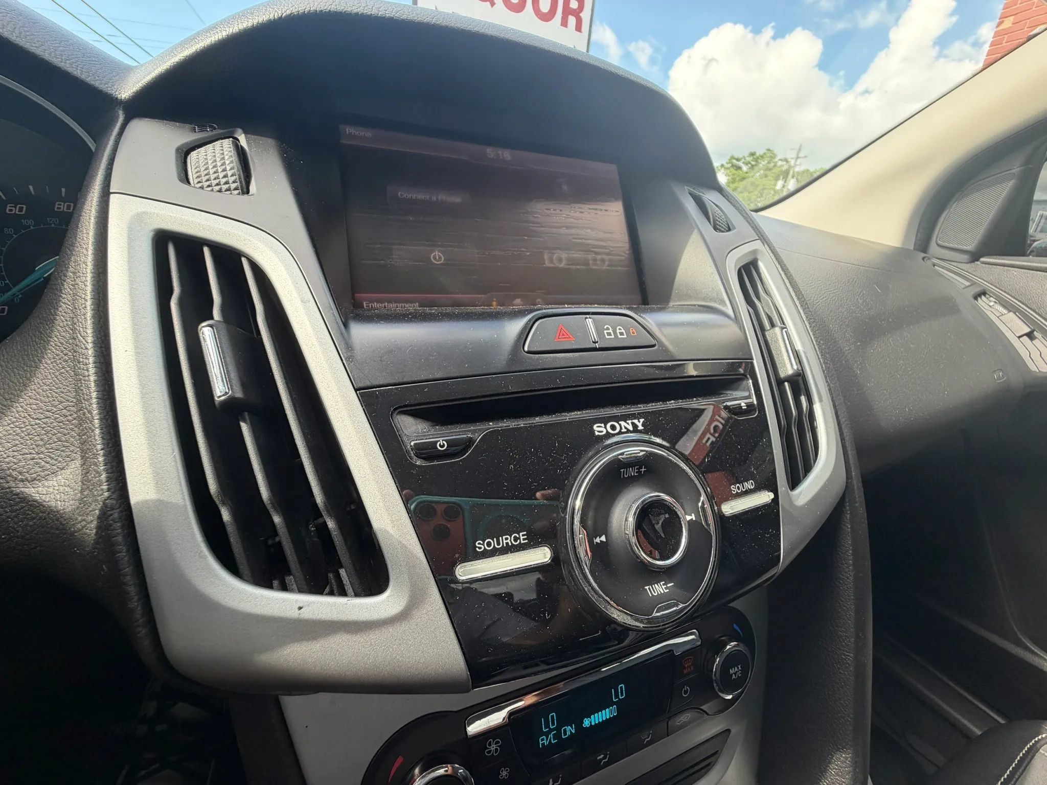 Used 2014 Ford Focus SE w/ Equipment Group 201A FWD image 19