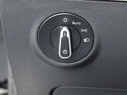 Certified 2025 Volkswagen Taos SE w/ Panoramic Sunroof Package image 15