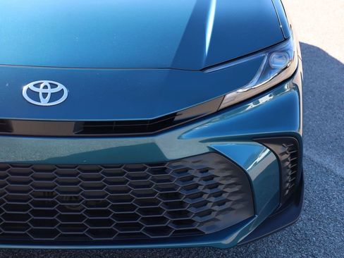 Used 2025 Toyota Camry SE image 15