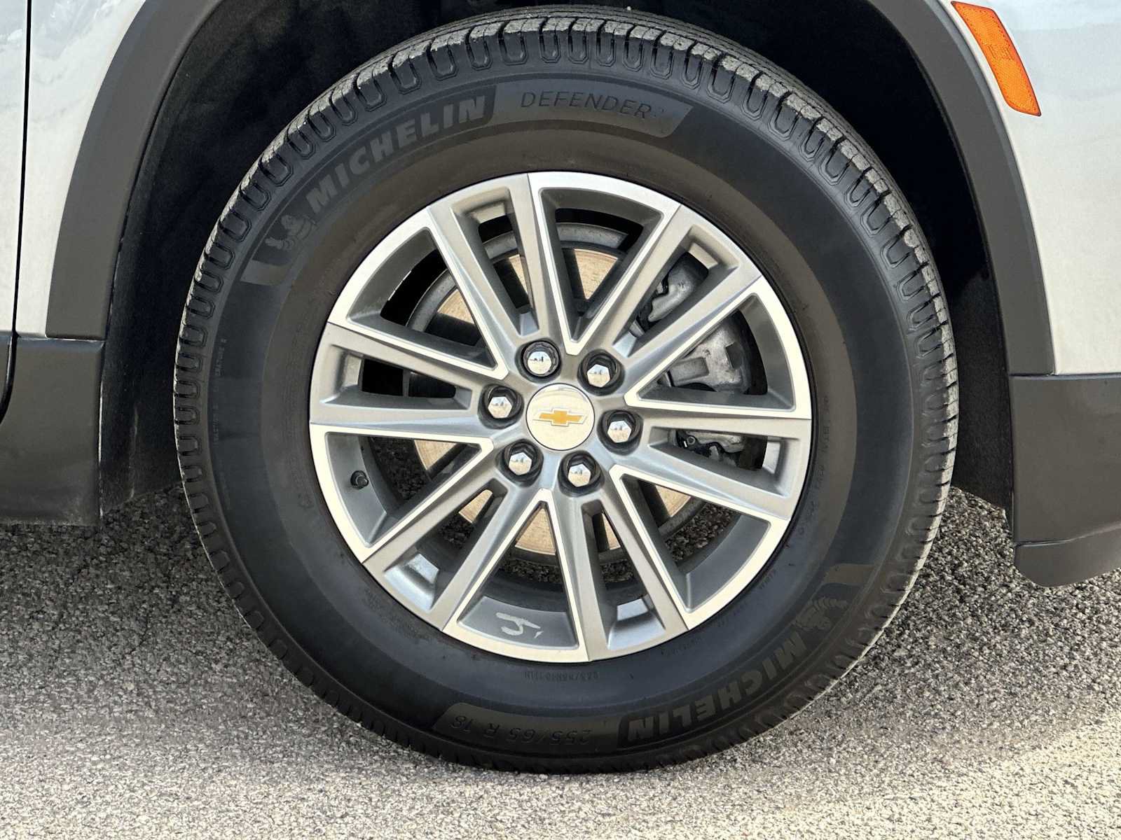 Used 2023 Chevrolet Traverse LT FWD image 16