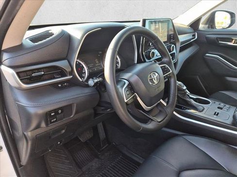 Used 2023 Toyota Highlander XLE FWD image 10