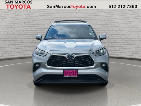 Certified 2024 Toyota Highlander XLE image 2