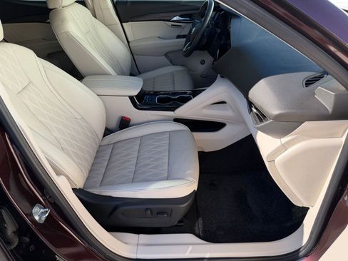 Used 2022 Buick Envision Avenir w/ Technology Package II image 31