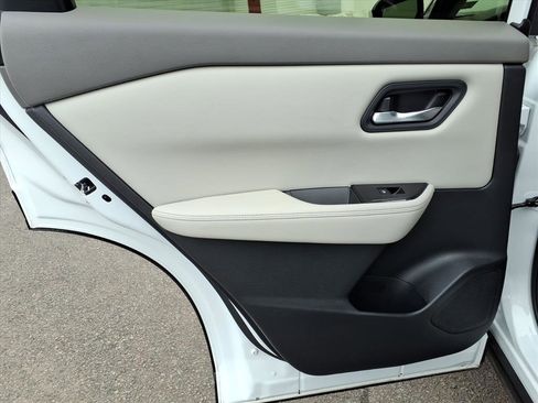 Certified 2025 Nissan Rogue SV image 18