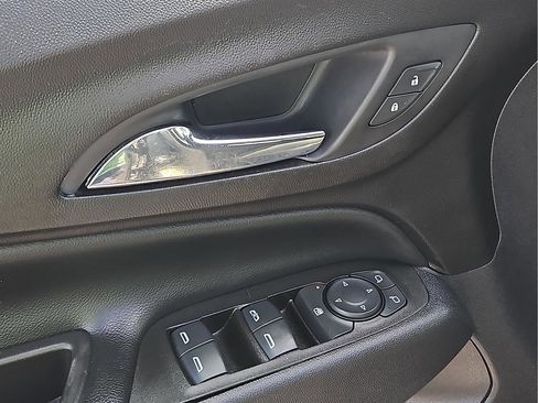 Used 2021 Chevrolet Equinox LT FWD image 10