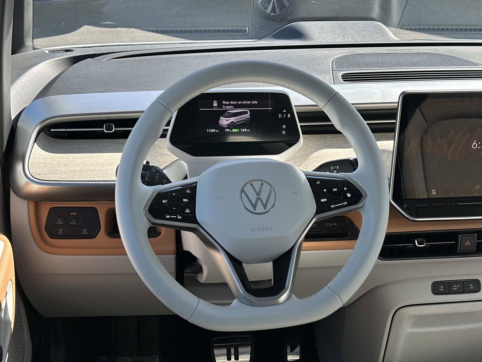 Certified 2025 Volkswagen ID. Buzz 1st Edition AWD/4WD image 9