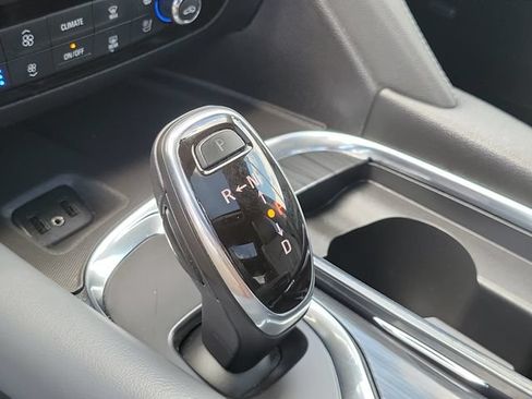 Used 2019 Buick Enclave Premium w/ Experience Buick Package FWD image 27
