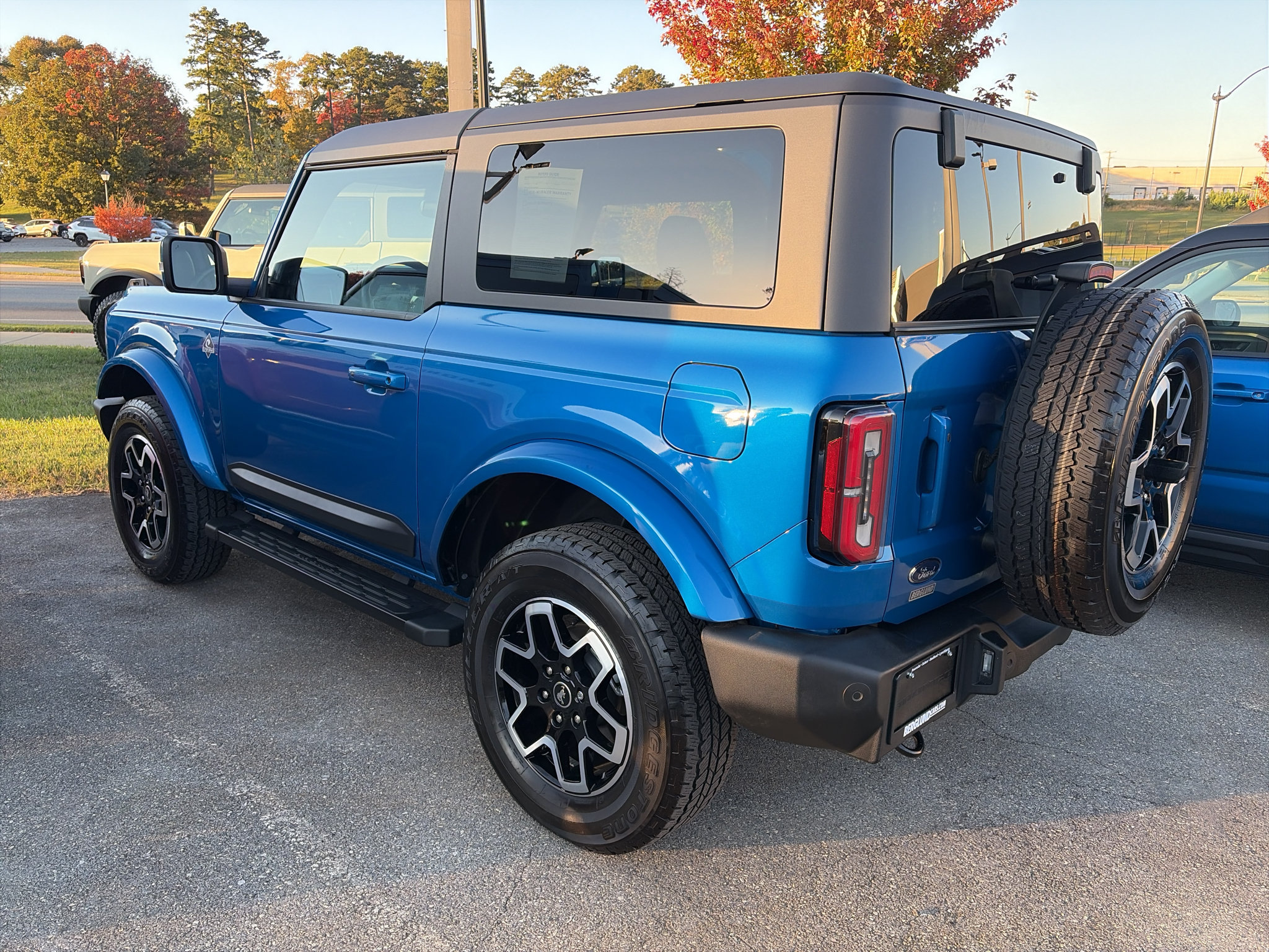 Used 2023 Ford Bronco Outer Banks AWD/4WD image 3