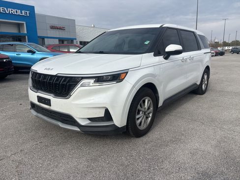 Used 2024 Kia Carnival LX image 2