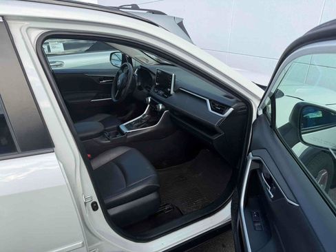 Used 2021 Toyota RAV4 XLE Premium image 7