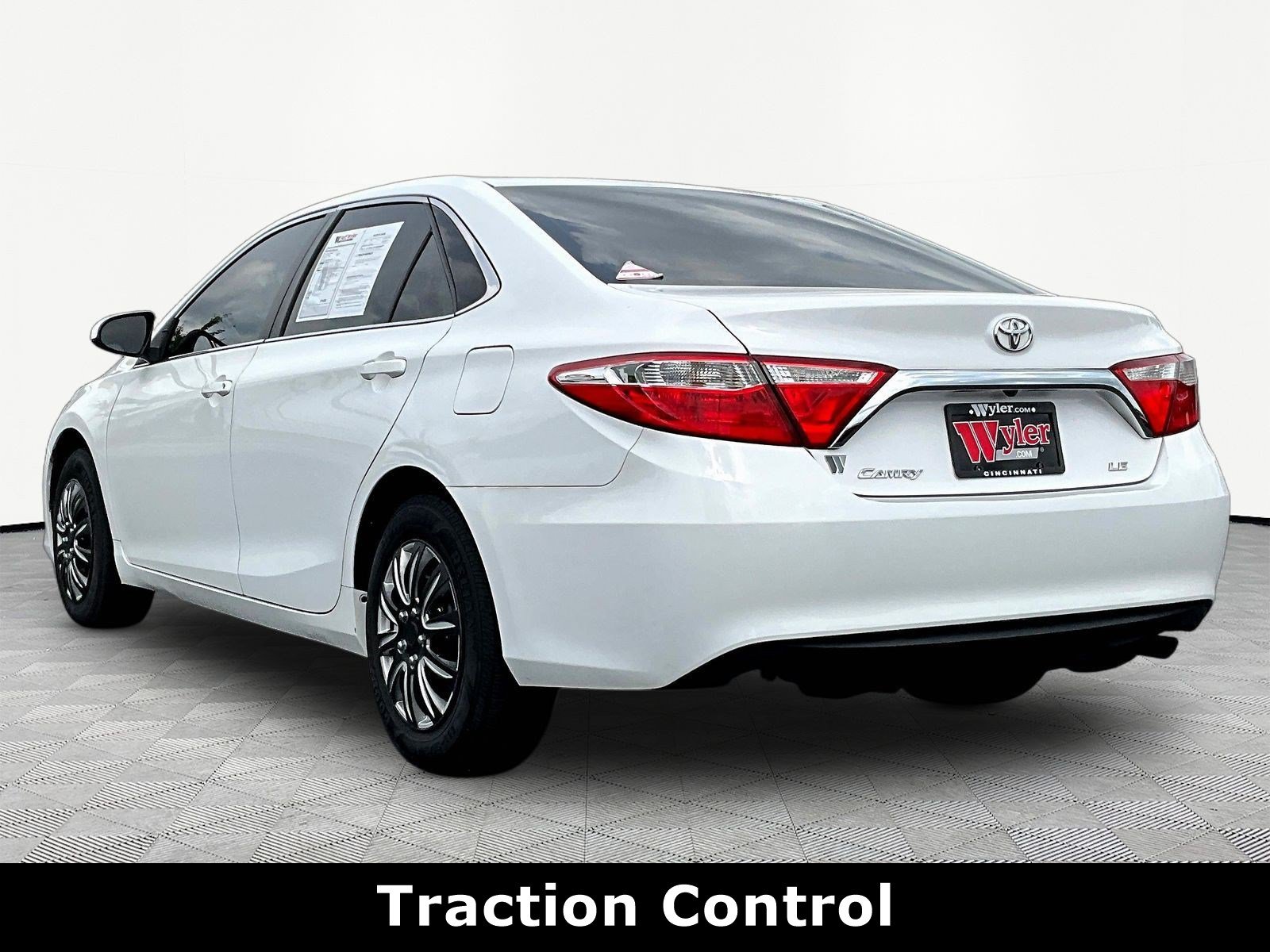 Used 2015 Toyota Camry LE FWD image 4