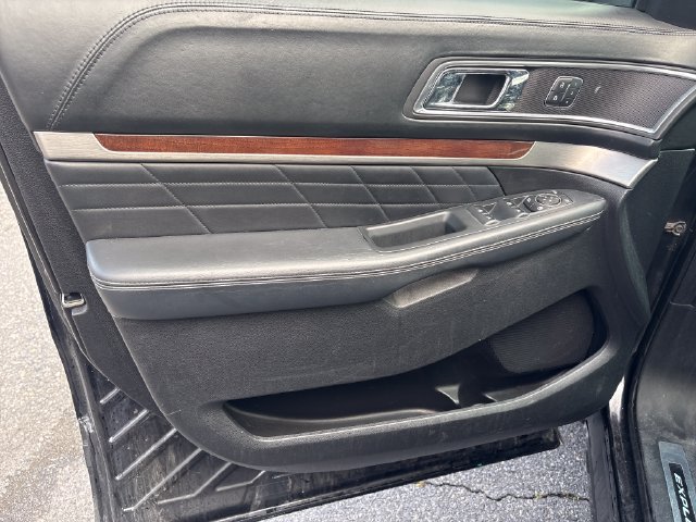Used 2017 Ford Explorer Platinum AWD/4WD image 15