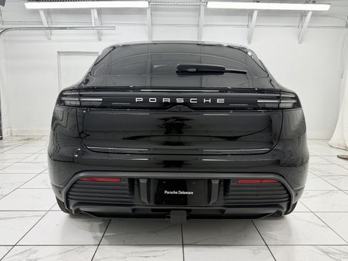 Certified 2025 Porsche Macan Electric RWD image 13