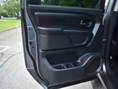 Used 2019 Nissan Titan S AWD/4WD image 18