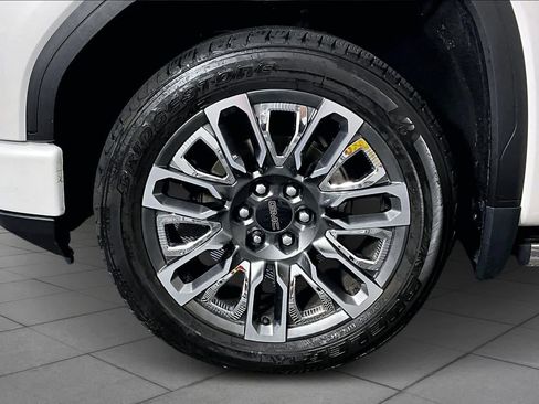 Used 2023 GMC Sierra 1500 Denali Ultimate image 10