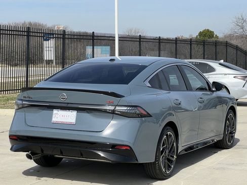 New 2026 Nissan Sentra SR w/ Floor Mat Package FWD image 4