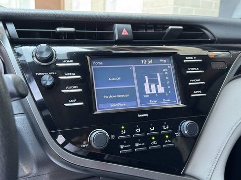 Used 2020 Toyota Camry LE FWD image 22