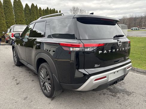 Used 2025 Nissan Pathfinder SL w/ SL Premium Package image 6