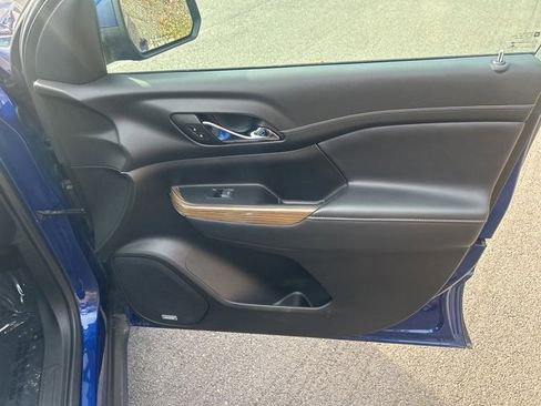 Certified 2023 GMC Acadia SLE w/ Driver Convenience Package image 6