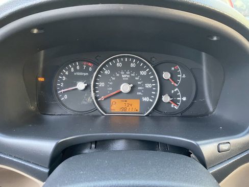 Used 2009 Kia Rondo LX image 31