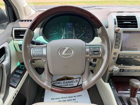 Used 2017 Lexus GX 460 Premium AWD/4WD image 23