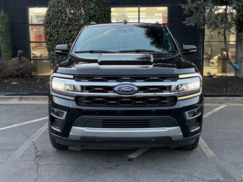 Used 2024 Ford Expedition Limited image 3