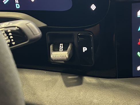 Certified 2025 Porsche Taycan image 19