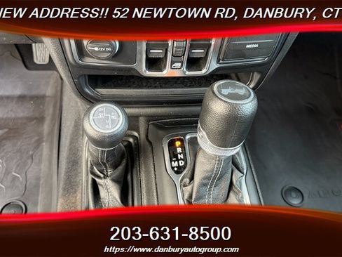 Used 2024 Jeep Wrangler Unlimited w/ Convenience Group AWD/4WD image 23