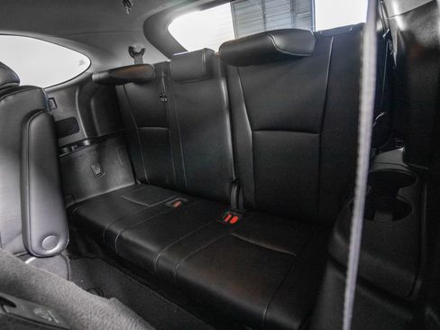 Used 2024 Toyota Highlander XLE FWD image 12