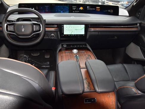 New 2025 Lincoln Navigator L Black Label image 24