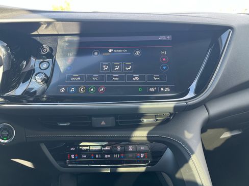 Used 2021 Buick Envision Avenir w/ Technology Package II image 17