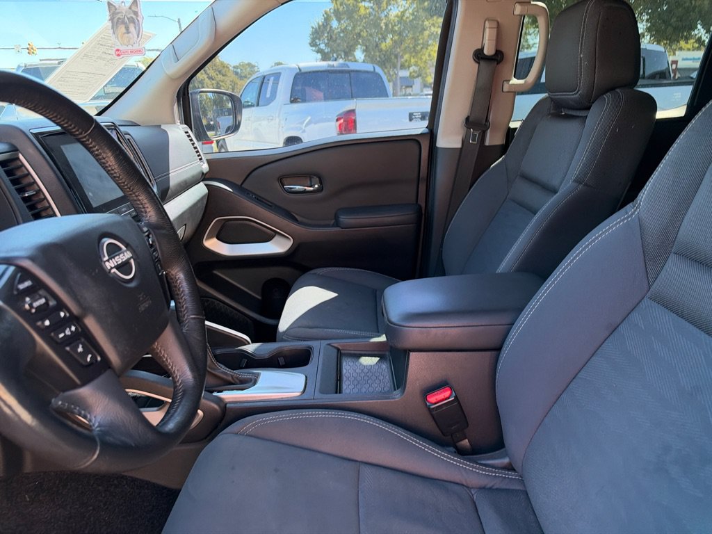 Used 2022 Nissan Frontier SV w/ Technology Package RWD image 16