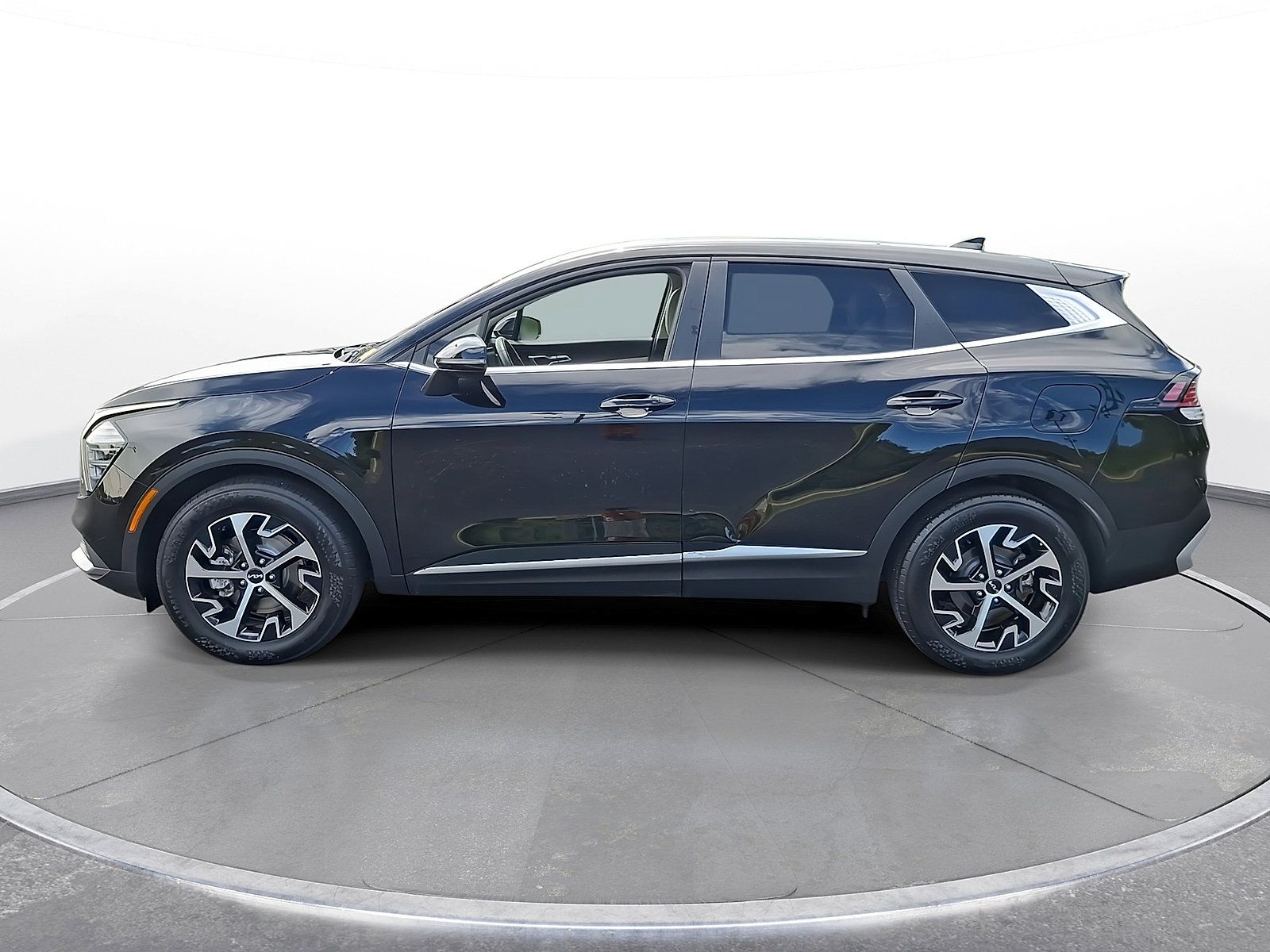 Used 2025 Kia Sportage EX FWD image 5