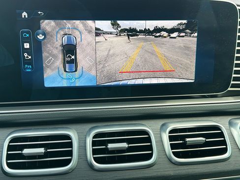 Used 2025 Mercedes-Benz GLS 450 4MATIC image 35
