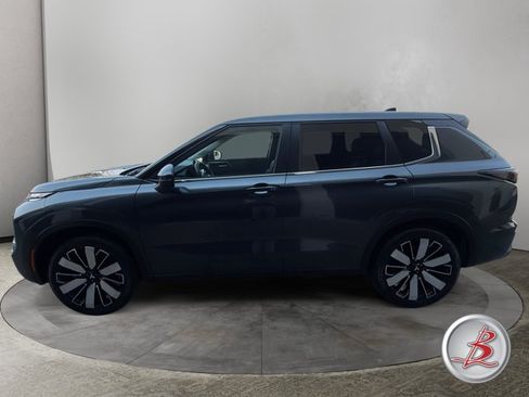 Used 2025 Mitsubishi Outlander SE AWD/4WD image 4
