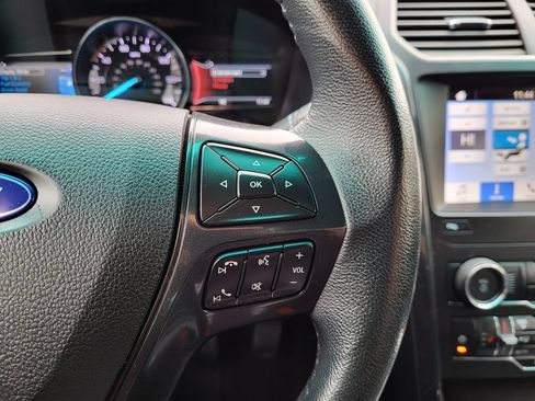 Used 2019 Ford Explorer XLT w/ Equipment Group 201A AWD/4WD image 31