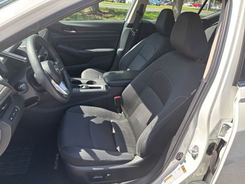 Used 2025 Nissan Altima 2.5 SV FWD image 31
