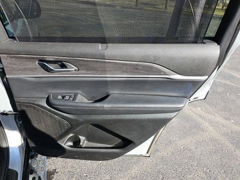 Used 2023 Jeep Grand Cherokee L Limited w/ Luxury Tech Group II image 16