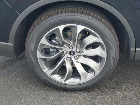 New 2026 Lincoln Aviator AWD image 5