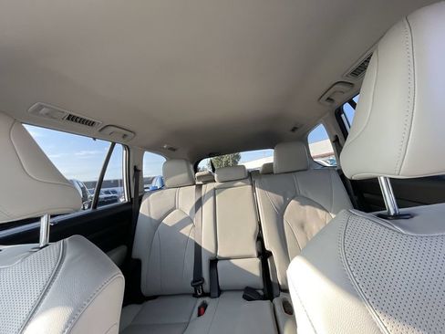 Used 2024 Toyota Grand Highlander AWD image 20