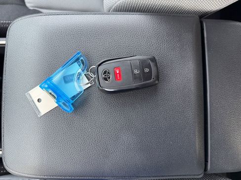 Used 2025 Toyota 4Runner TRD Off-Road image 31