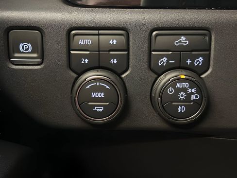 Certified 2024 Chevrolet Silverado 1500 LT Trail Boss w/ Convenience Package II image 33